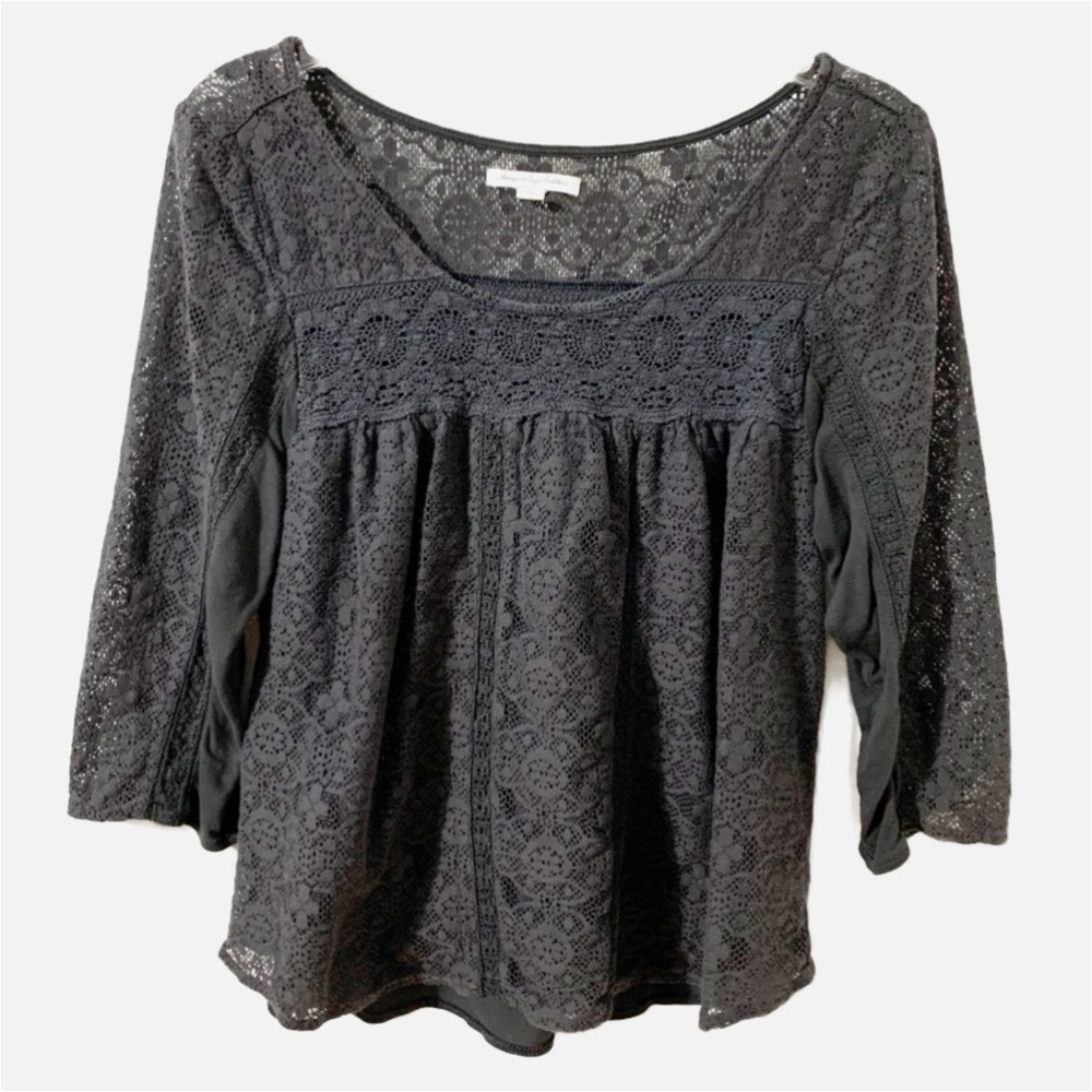 American Eagle Outfitters Lace and Jersey Knit Scoop Neck w 3/4 Sleeves Blouse🩶